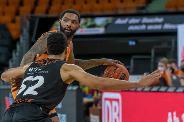 齐声歌颂 齐声歌颂